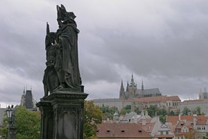 プラハを見守る聖人