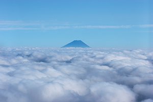 雲海の彼方の富士