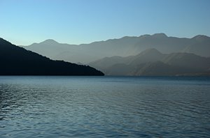 西日の中禅寺湖
