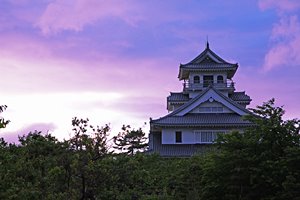 長浜城と夕暮れの空