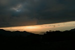 雲海の下に広がる夕闇の富山平野