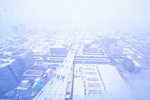 出発当日の札幌市。吹雪の中、時折市街が顔を見せる。直下が札幌駅。上方が（線路では）東京方面になる。