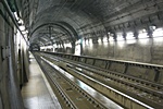 吉岡海底駅のホーム。とても狭いです。