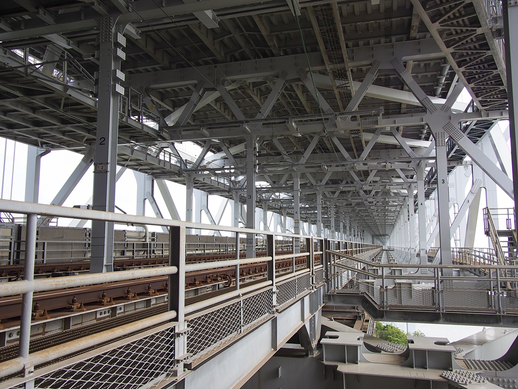 瀬戸大橋の鉄道部。新幹線が取れる幅が確保されている
